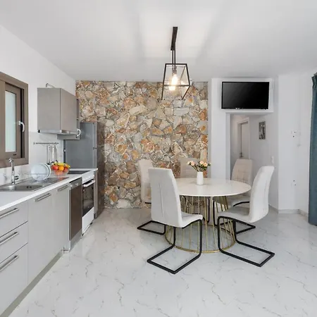 Fundana Aparthotel Kanakádes