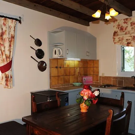 Fundana Aparthotel Kanakades